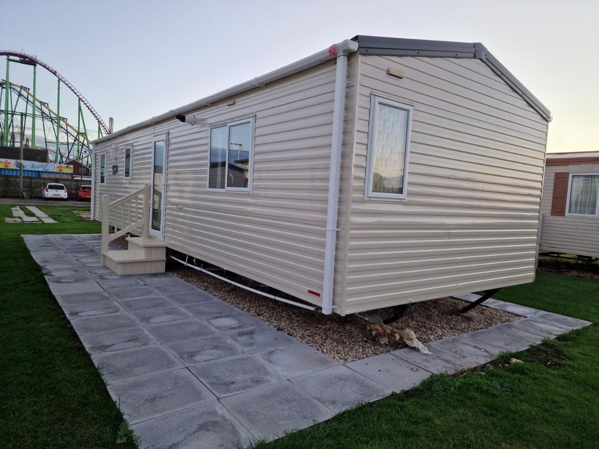 B17 Sunnymede Caravan Park, Fantasy Island, Ingoldmells Exterior photo